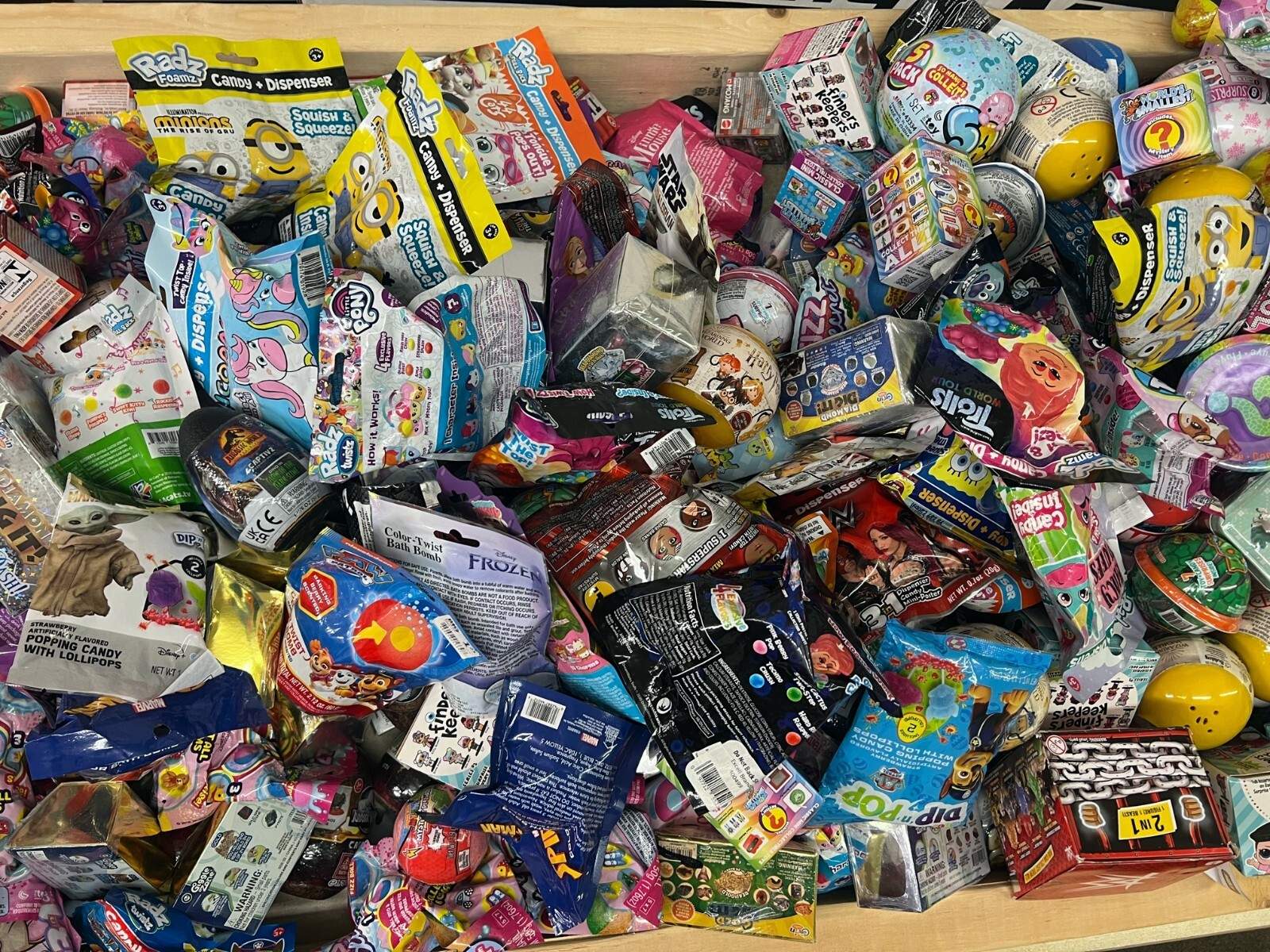 SURPRISE BLIND BAG RANDOM LOT LOL Frozen Minecraft Halo Marvel Freddy’s etc