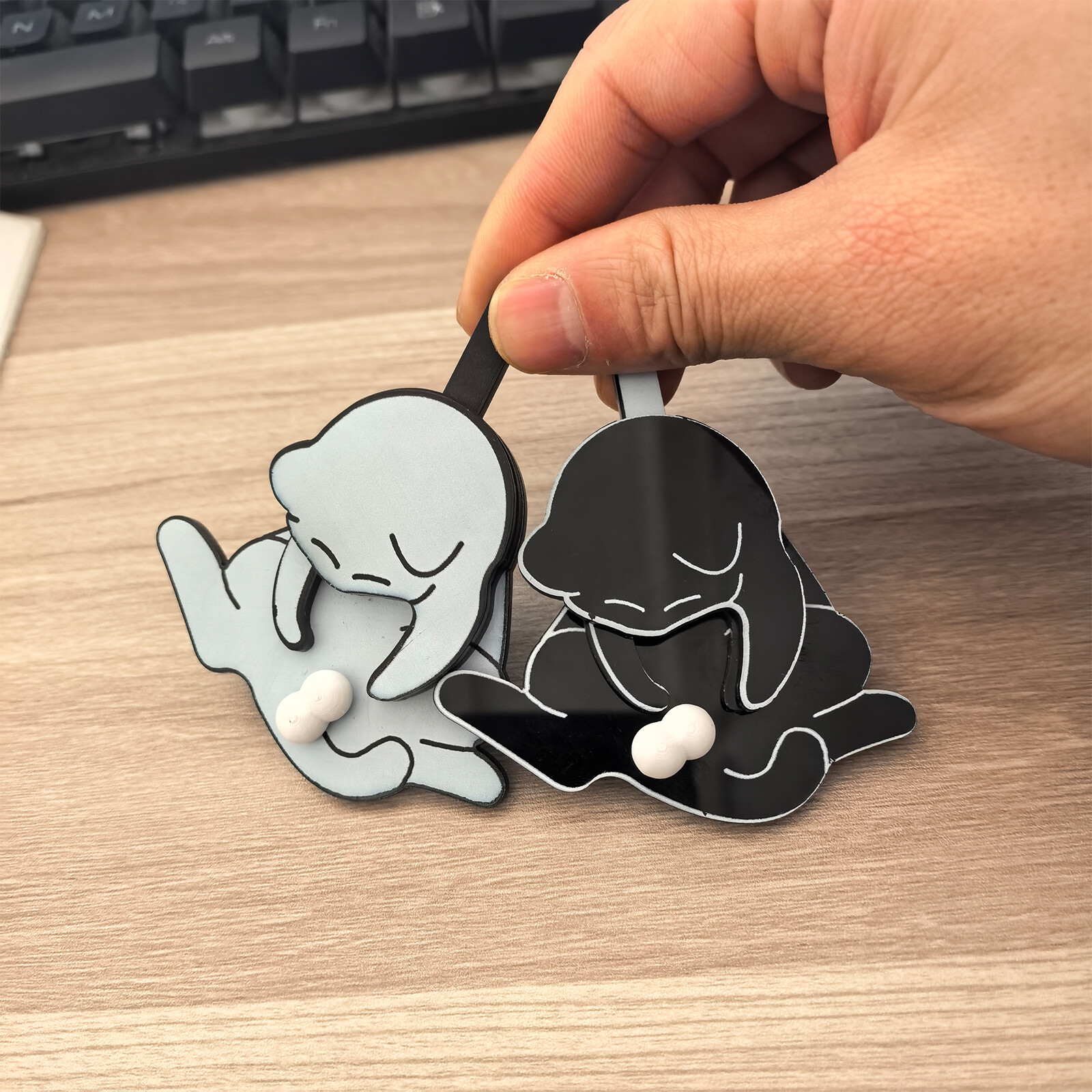 2Pcs Funny Wiggling Cat Keychain 3D Rotating Cat Balls Fidget Toy Keychain Gifts