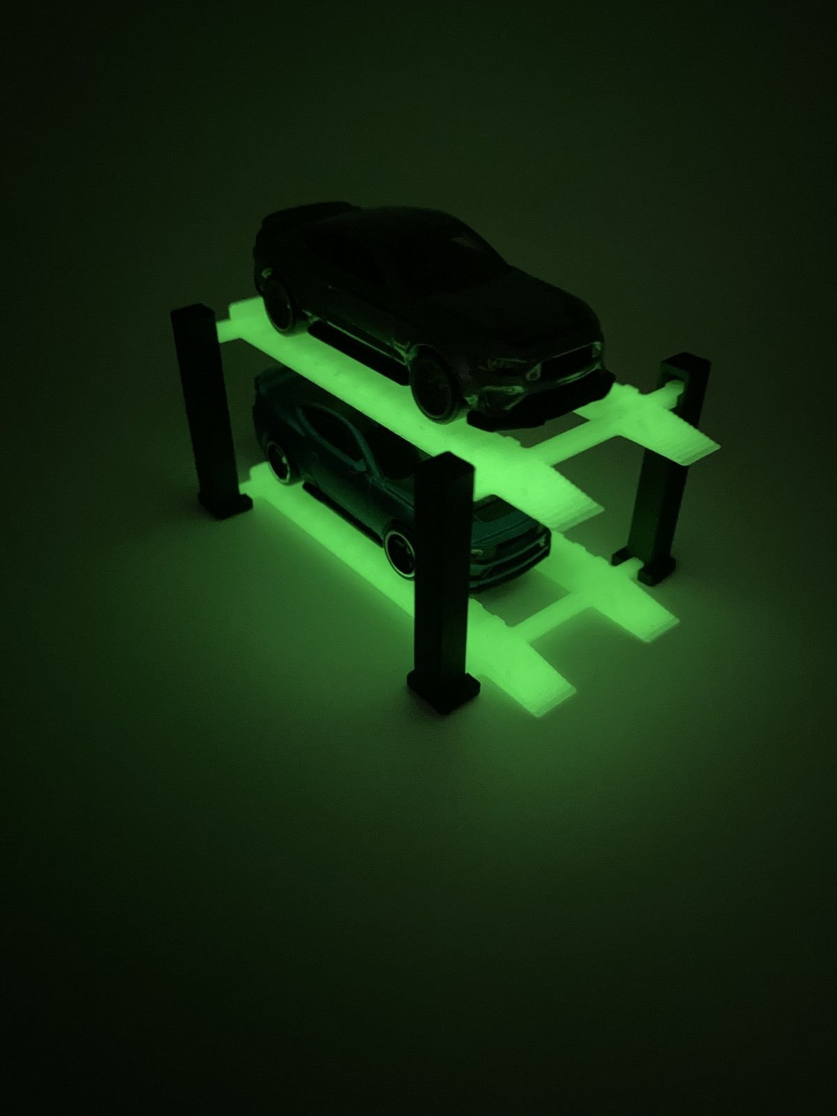 Glow In The Dark1:64 Scale Hotwheels Diecast Matchbox 4 Post Lift 2 tier