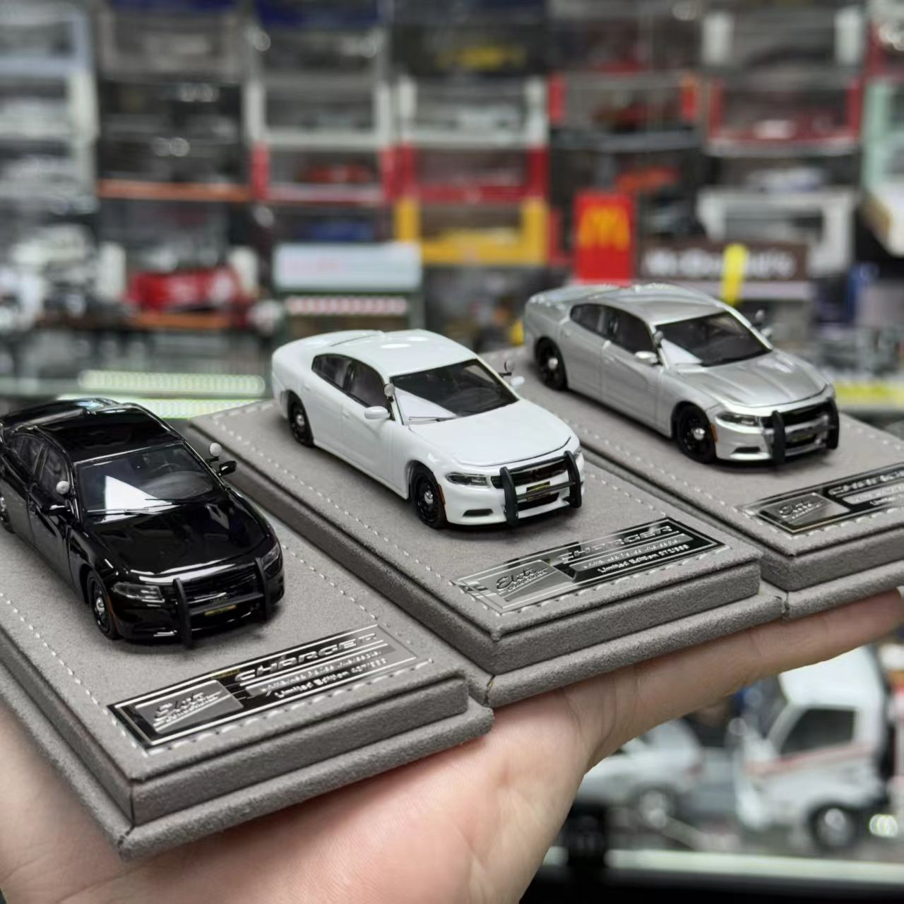 1:64 Elite WarhorsePolice Interceptor Alloy car Model Collectible Ornament Gift