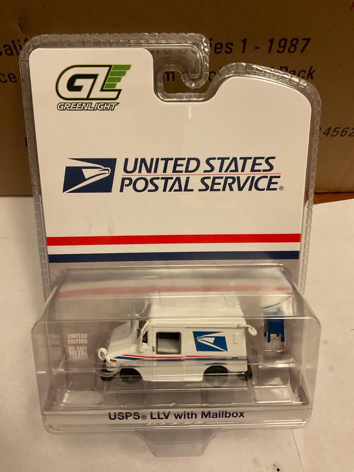 Greenlight  Hobby Exclusive  USPS US Postal LLV Mail Truck  w/ mail box