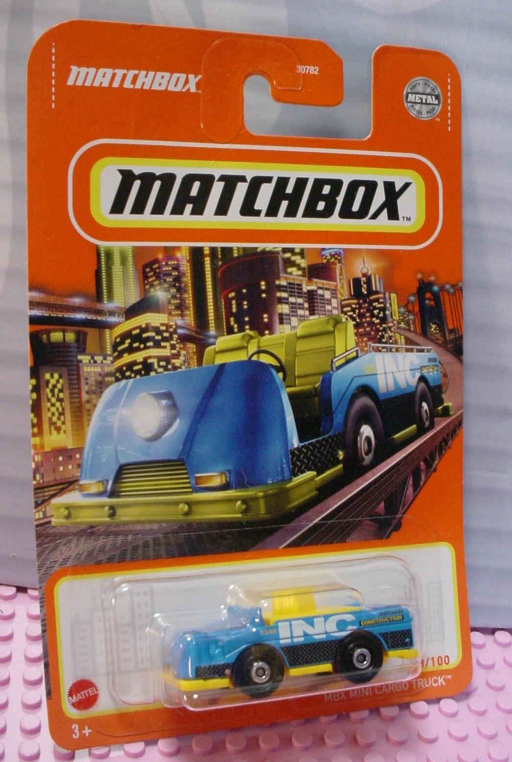 2022 Matchbox MBX MINI CARGO TRUCK #23 ☆ blue/yellow;w/ cargo; inc construction