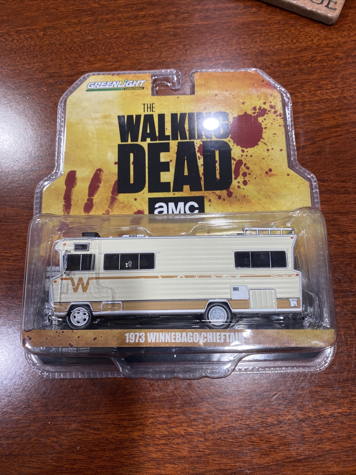 The greenlight The Walking Dead 1973 Winnebago Cheiftain 1:64 NIP Brand NEW