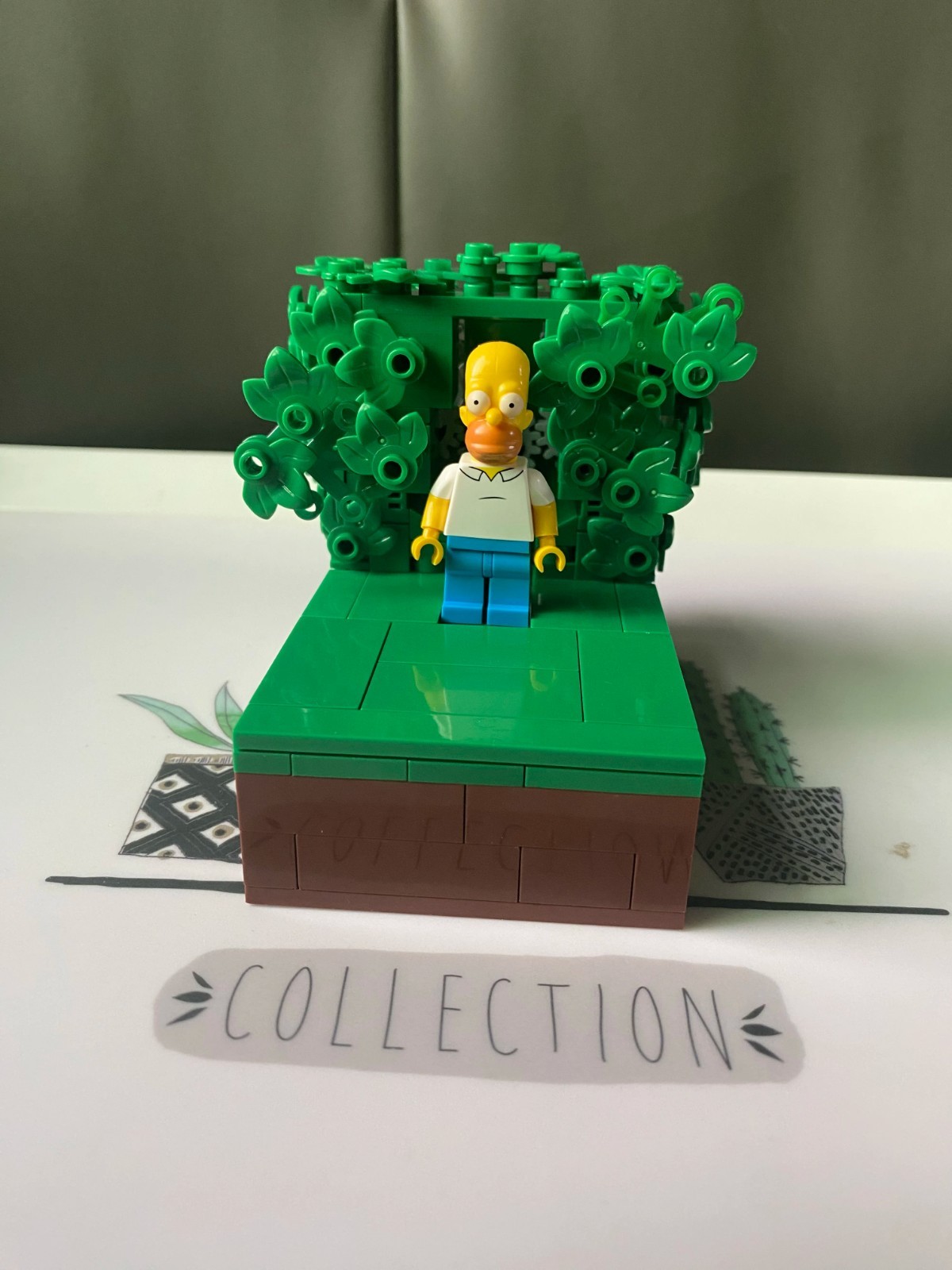 Homer Disappearing into Bush Meme – 227PCS Simpsons Building Block Set Funny Toy