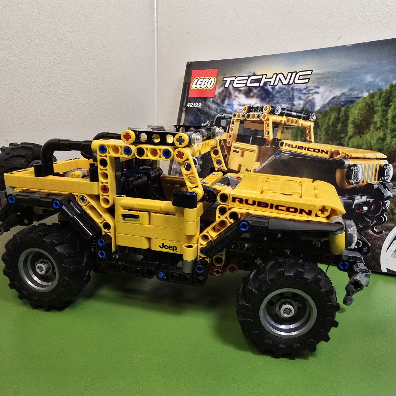 LEGO Technic: Jeep Wrangler (42122) Clean Complete Sorted W/ Instructions No Box