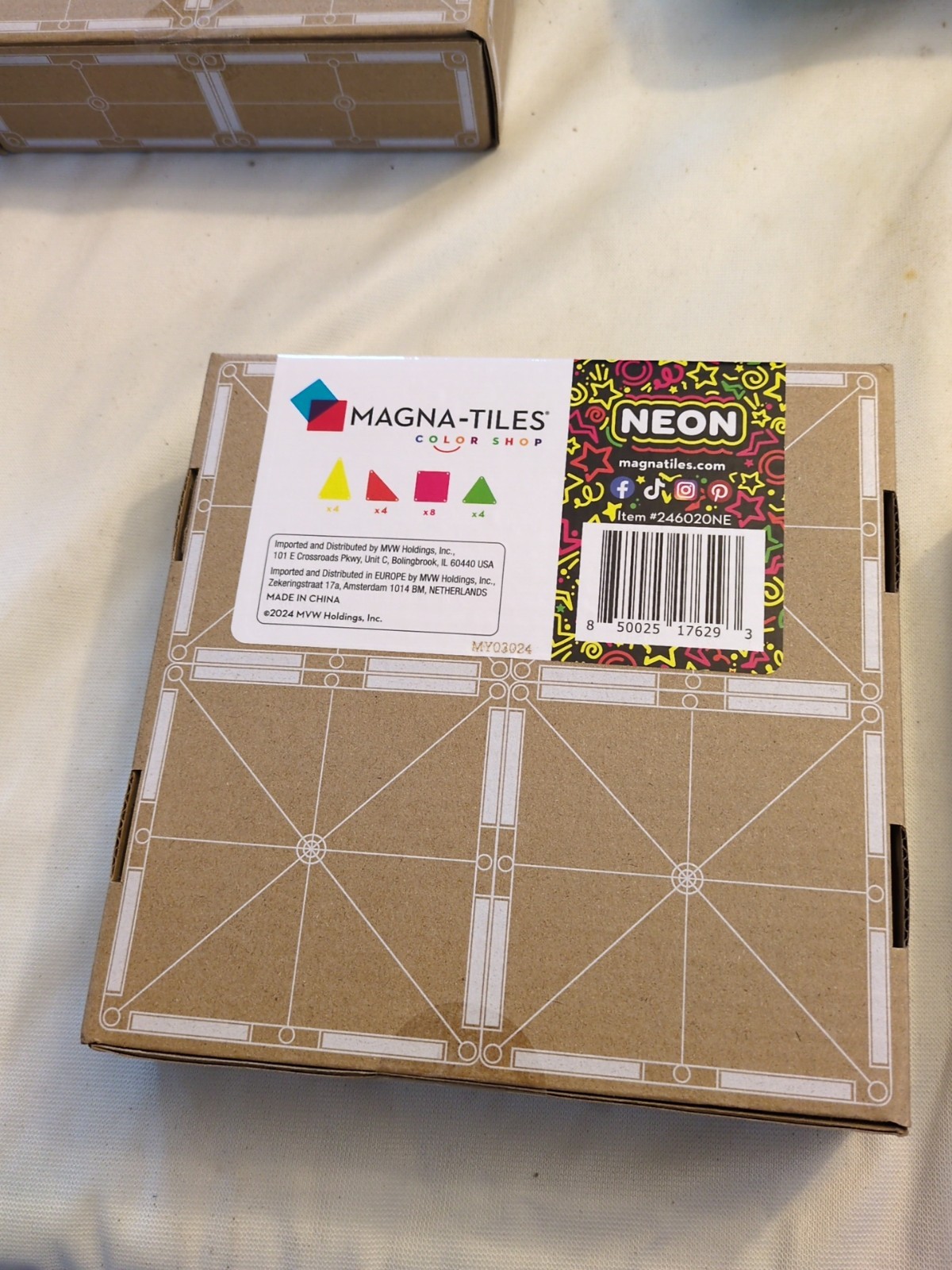 MAGNA-TILES – Color Shop 20-Piece Magnetic Construction Set. Sealed Box