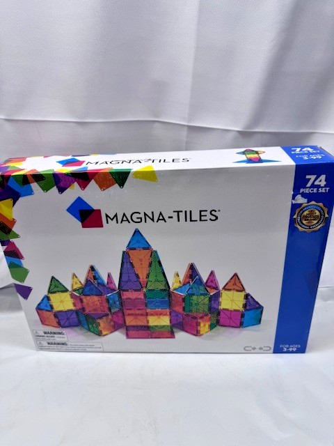 MAGNA-TILES Clear colors 74 Piece Set *New-Box Damage