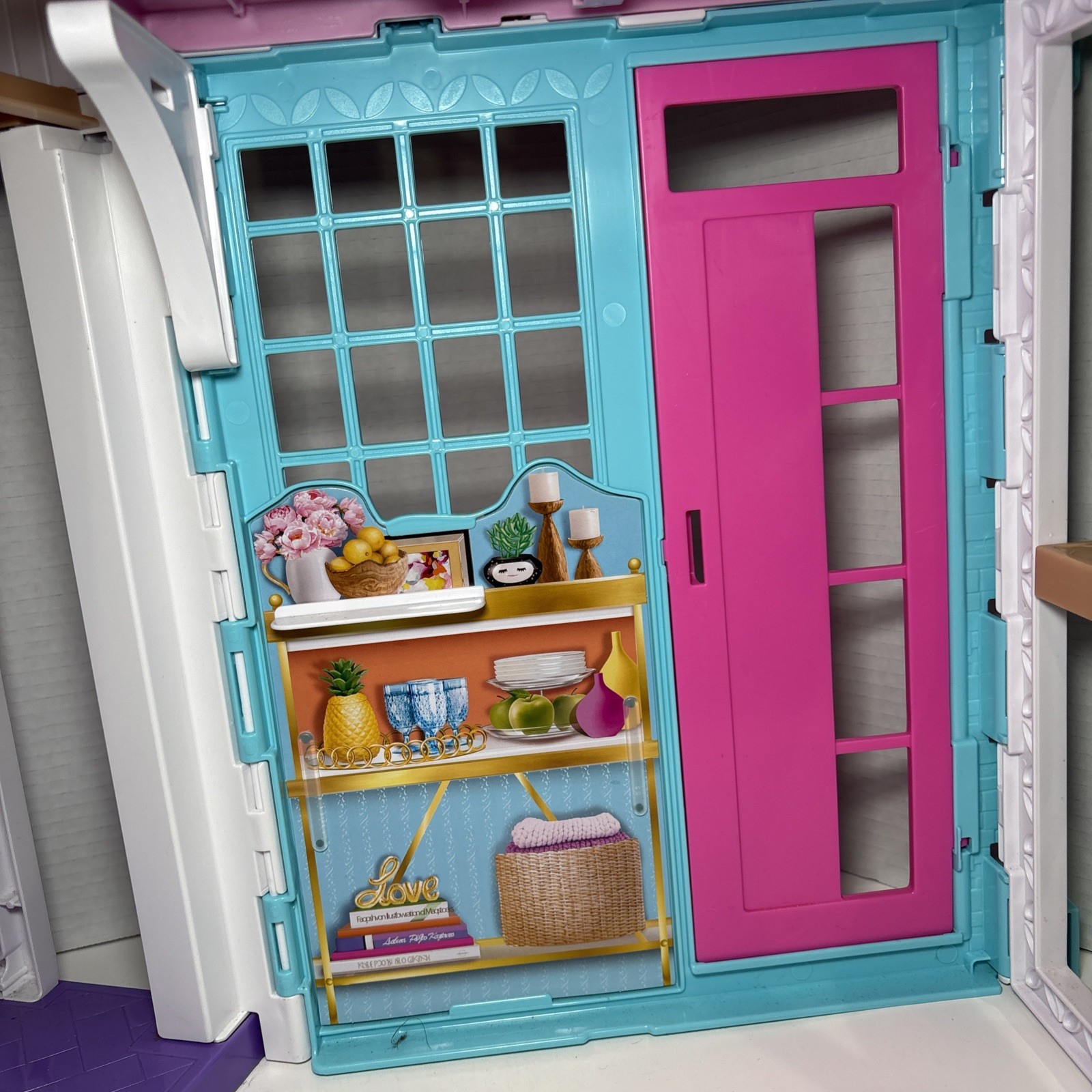 Barbie Doll  Malibu House 2018 2 Story Built in Kitchen – 2 Beds – Sink Cabinet