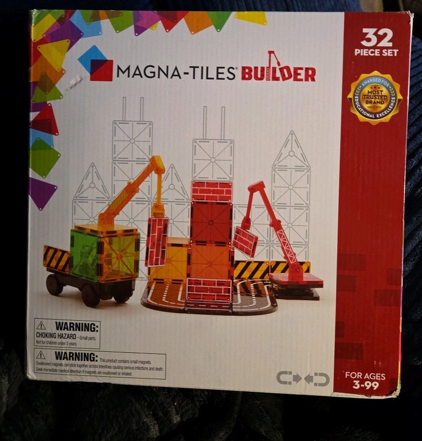 Magna-Tiles Magnetic Builder 32-Piece Set – 21632 Ages 3 and Up New Sealed Box