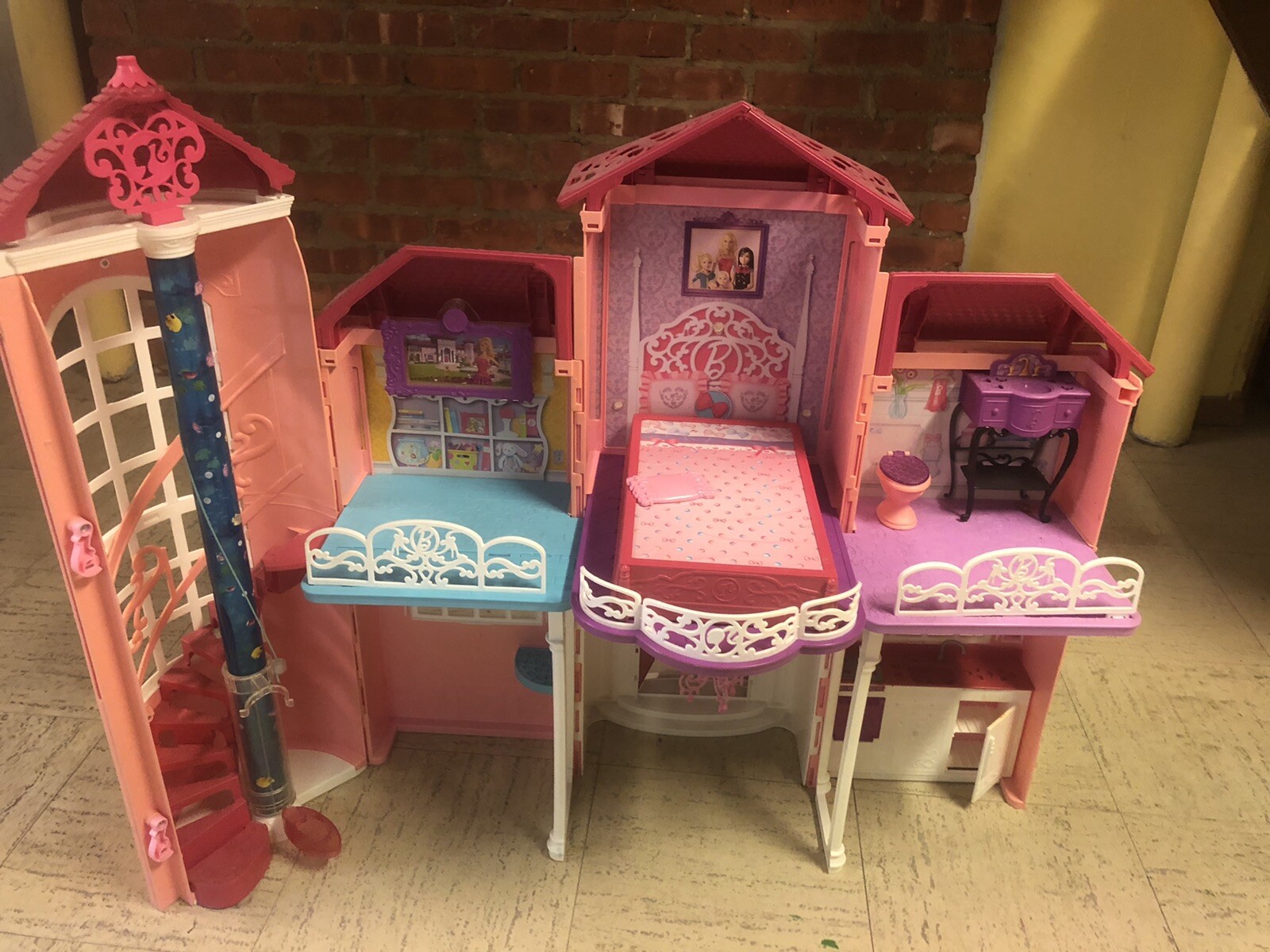Malibu Barbie Dream House (BJP34)- Nearly Complete- Includes Box
