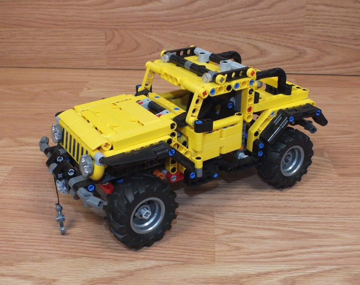 LEGO Technic Jeep Wrangler (42122) Collectible Vehicle Building Set *READ*