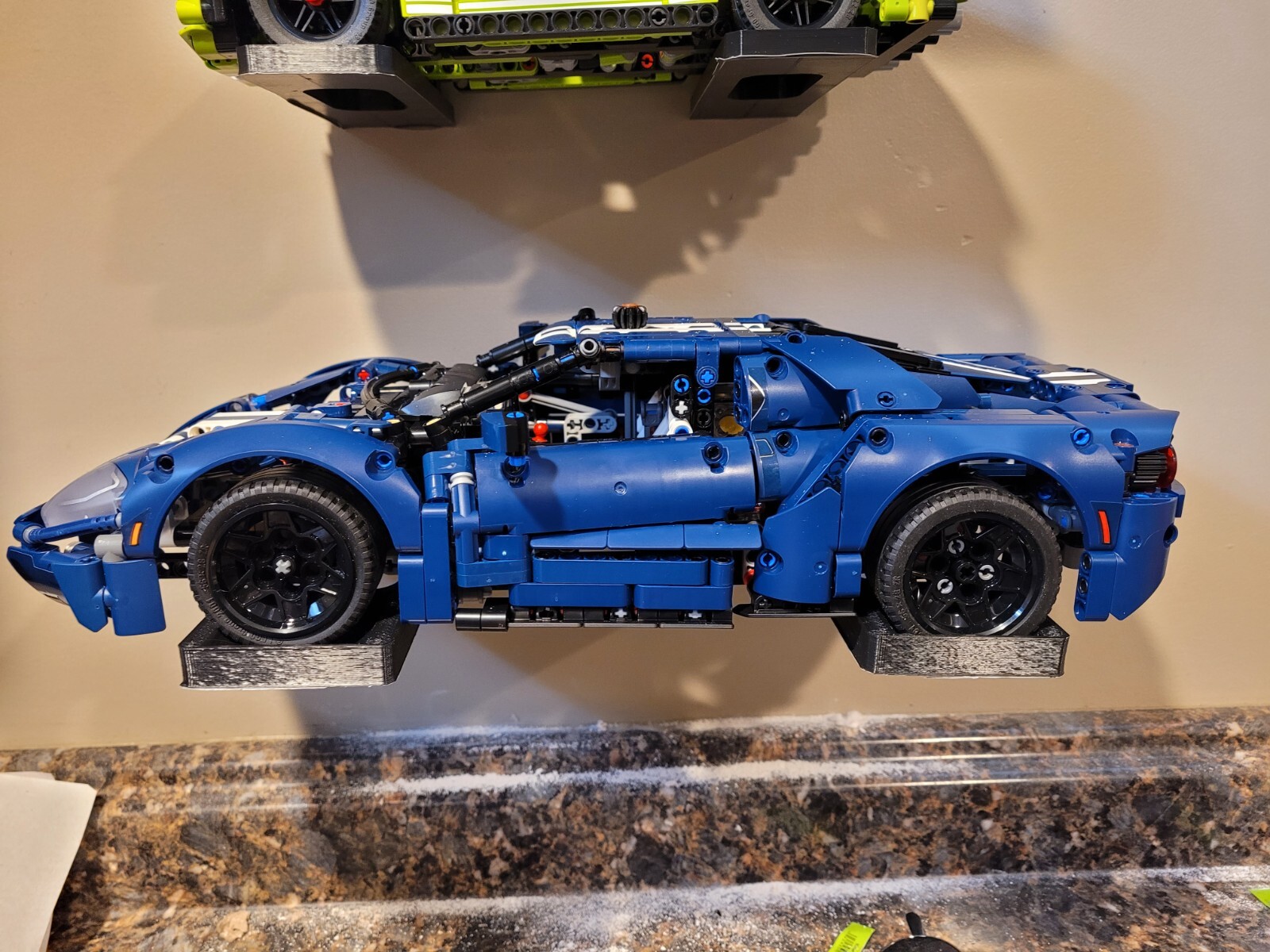 Display wall mount for LEGO Technic 2022 Ford GT 42154 Car Model