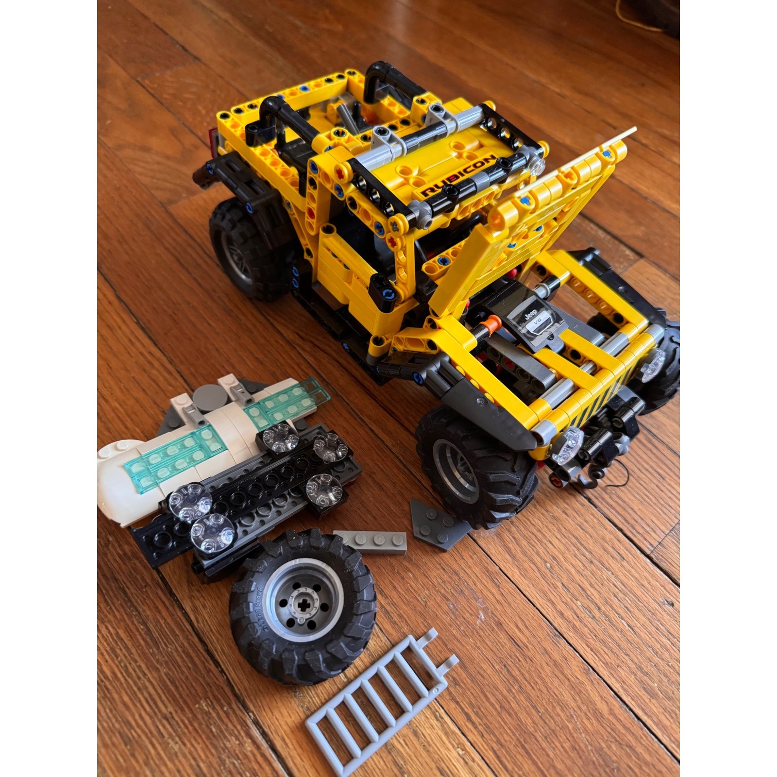 LEGO Technic Jeep Wrangler Rubicon Building Kit