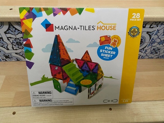 Magna Tiles-HOUSE-The Original 3D Magnetic Bldg Tiles 28 Pc Set W/Stickers-New!