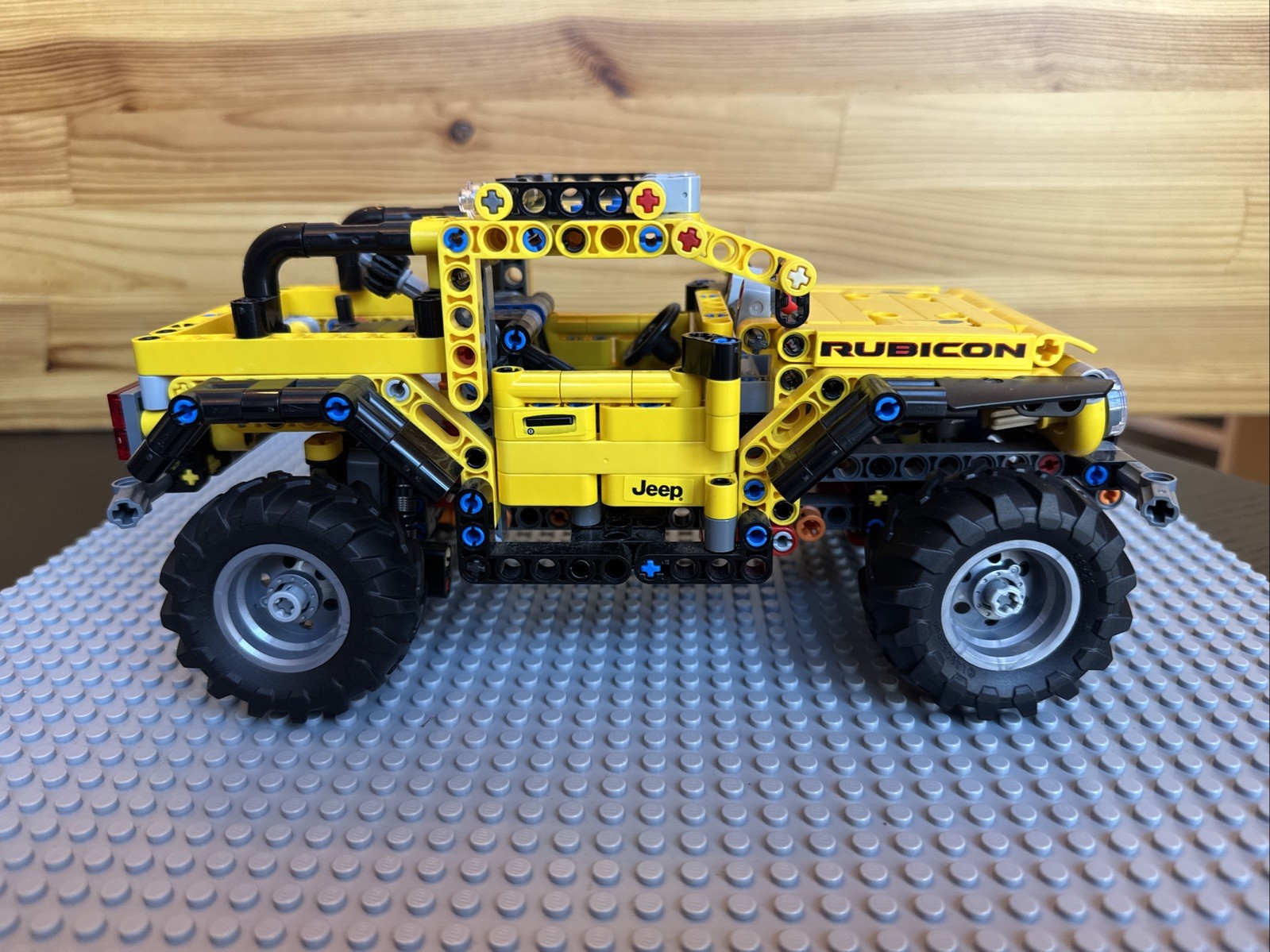 LEGO Technic Jeep Wrangler Rubicon (42122) w/Manual