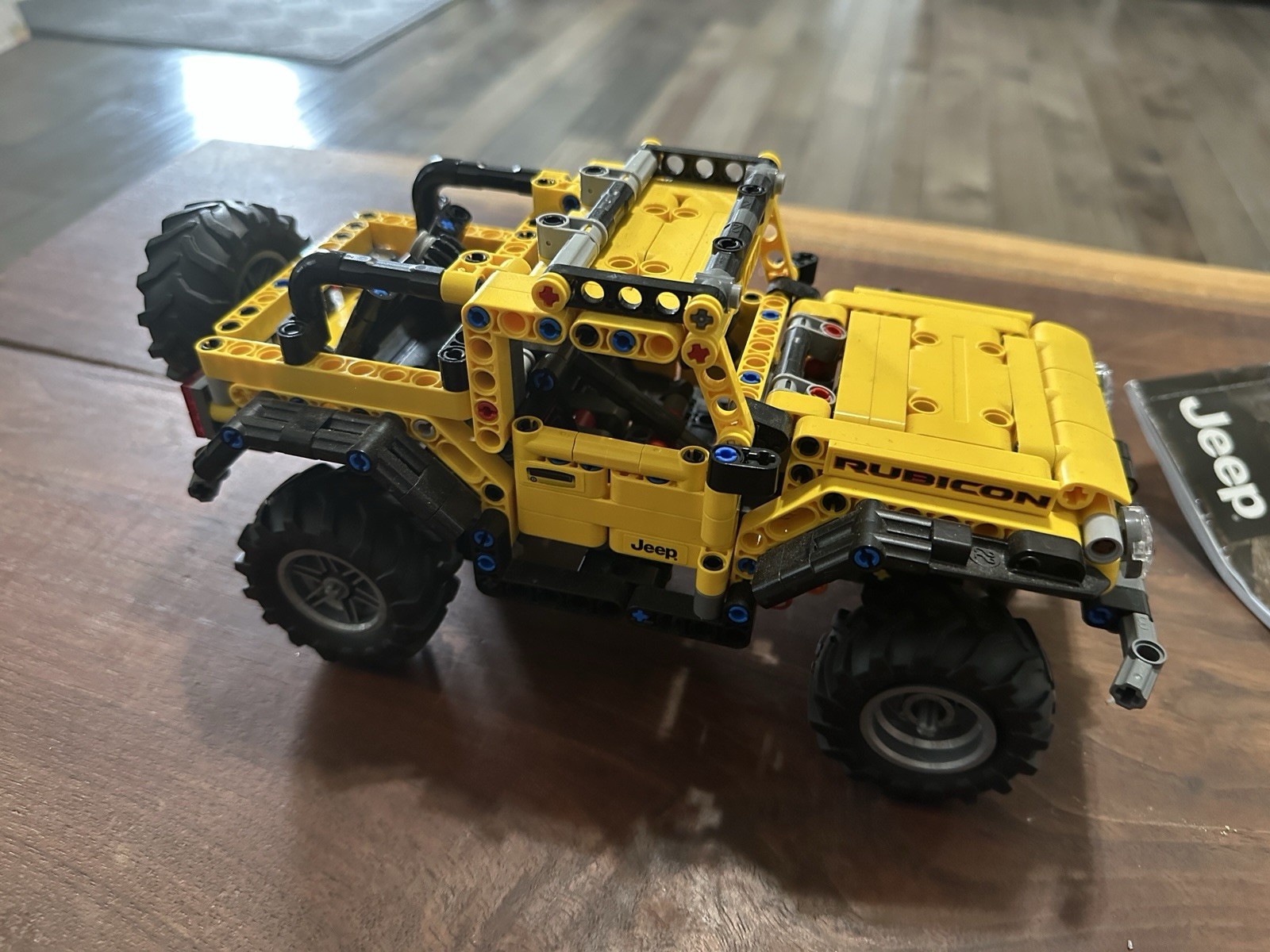 LEGO TECHNIC: Jeep Wrangler (42122)