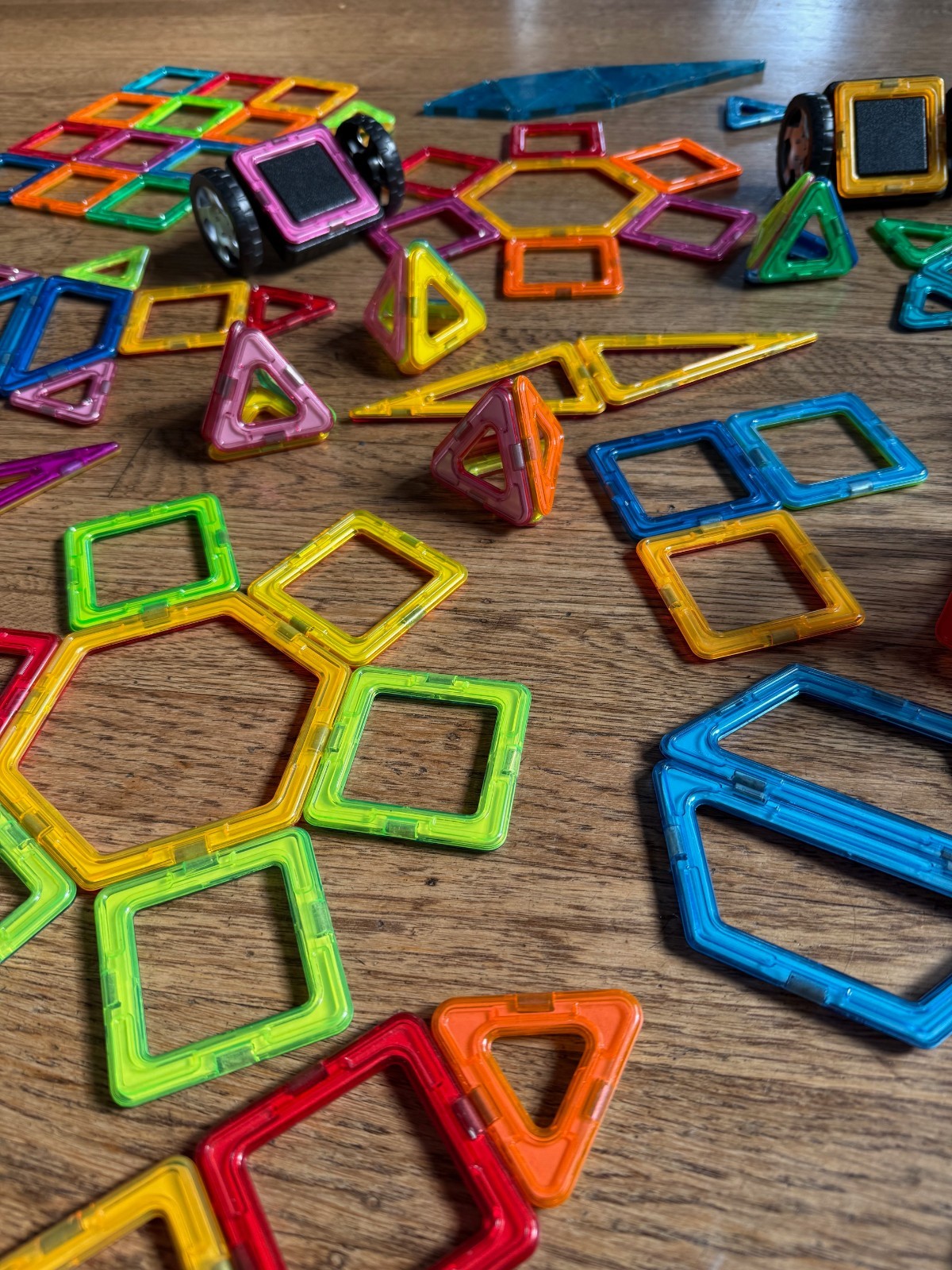 CHEAP! MAGNA TILES MAGNETIC BUILDING SETS LOT OF 100+ TILES!