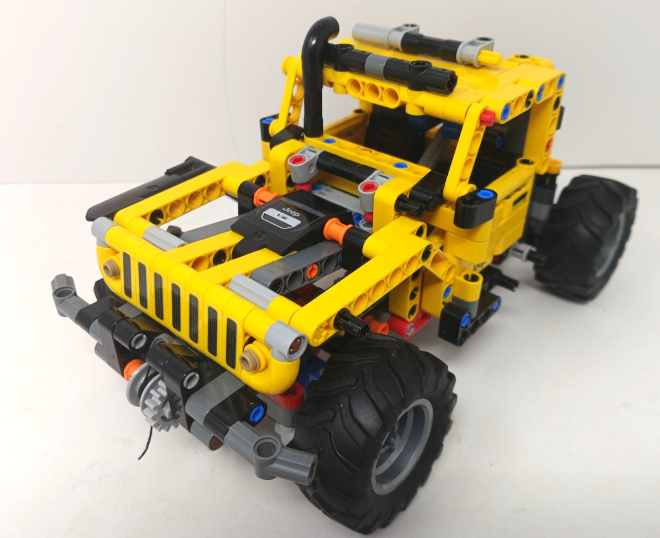 LEGO Technic Jeep Wrangler assembly MISSING parts as pictured