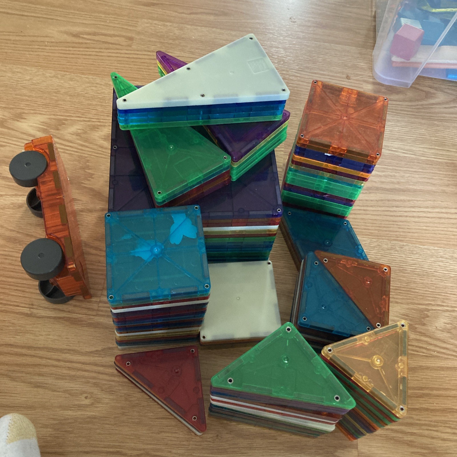 Lot of 130 Magna-Tiles Magnetic Building Tiles Assorted Shapes Colors + Car Base