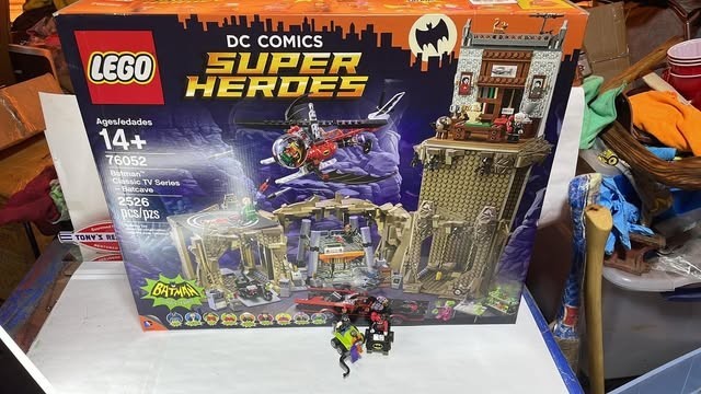 LEGO DC 76052 Batman Classic TV Batcave 2526pcs 9 Minifigs Retired New + BONUS