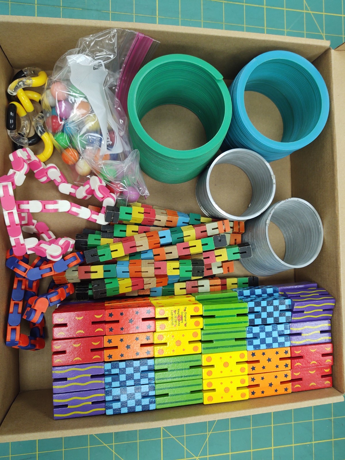 Fidget Toy Lot 22 Pieces Size: Big-Small