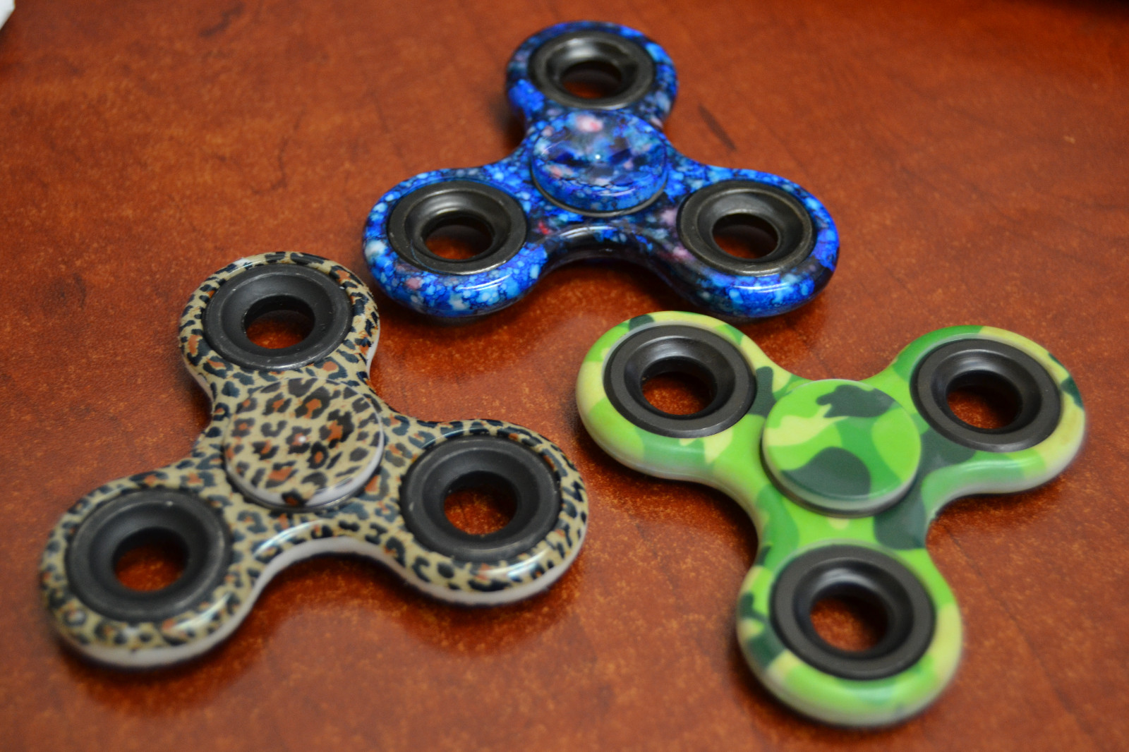 3 PCS ASSORT FIDGET FIDDLE HAND TRI SPINNER SENSORY TOY