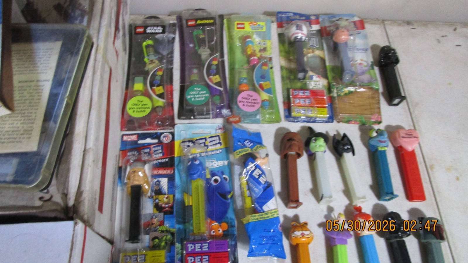 PEZ AND LEGO COLLECTABLE TOYS 19pc LOT