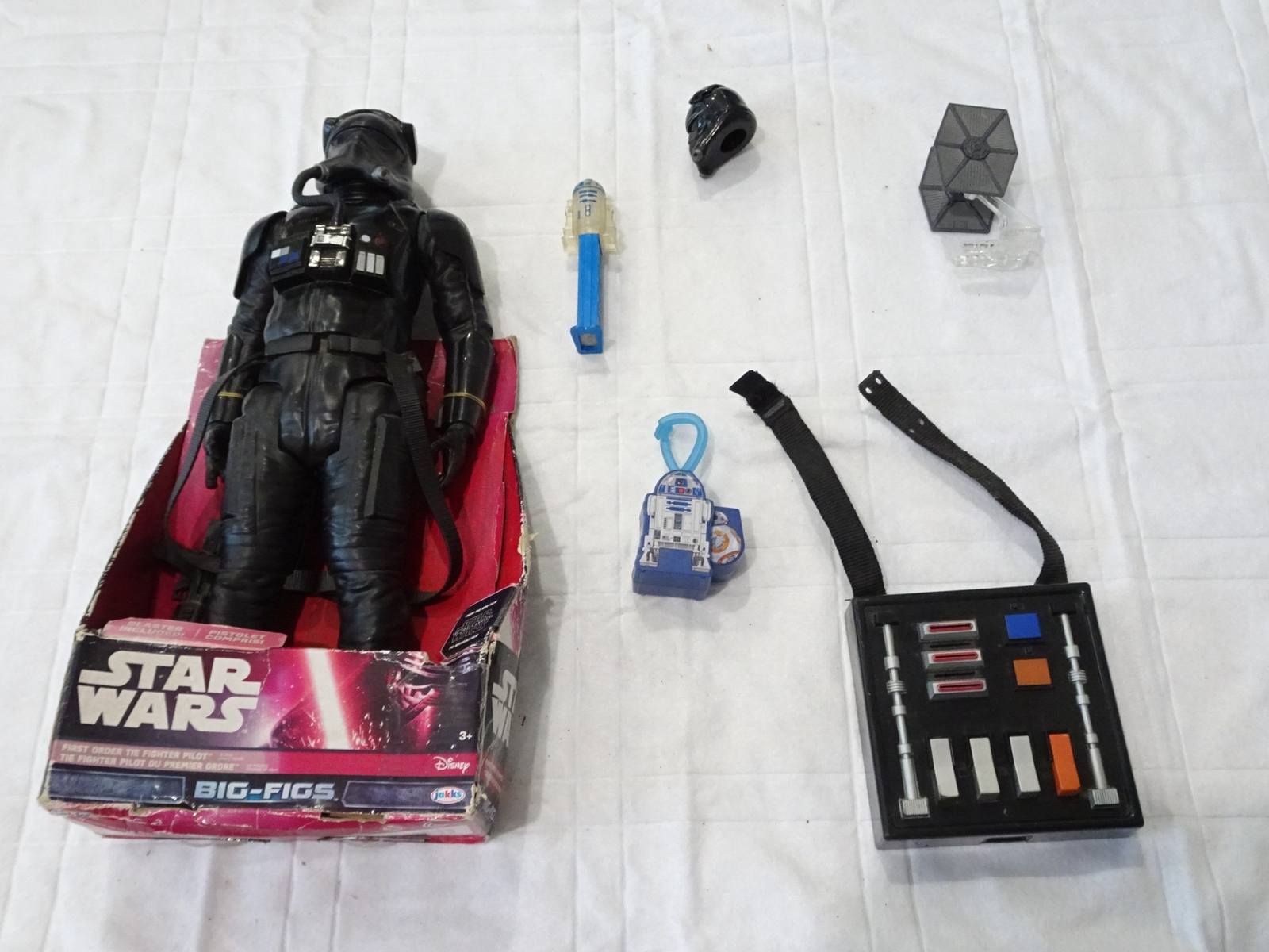 LOT OF STAR WARS COLLECTABLE TOYS TIE FIGHTER ACTION FIGURE PEZ DISPENSER ETC.