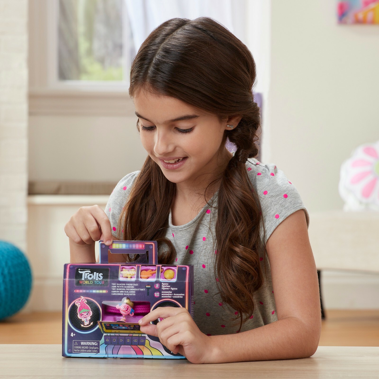 DreamWorks Trolls Tiny Dancers Friend Pack Includes 2 Figures and 12 Accessories
